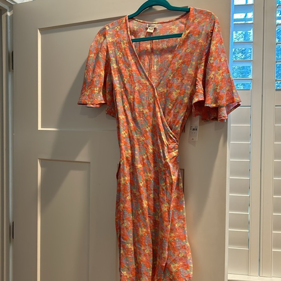 NWT Billabong Wrap flutter sleeve dress size Medium 10 - Picture 3 of 5
